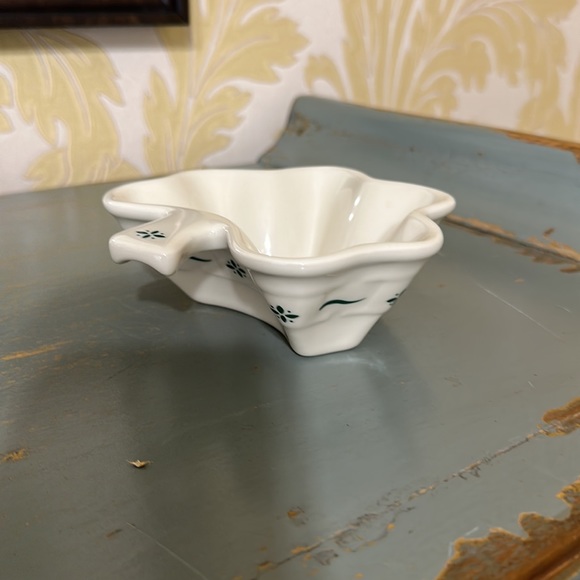 Longaberger St. Patrick’s Day shamrock pottery dish. New. Never used. - Picture 5 of 5